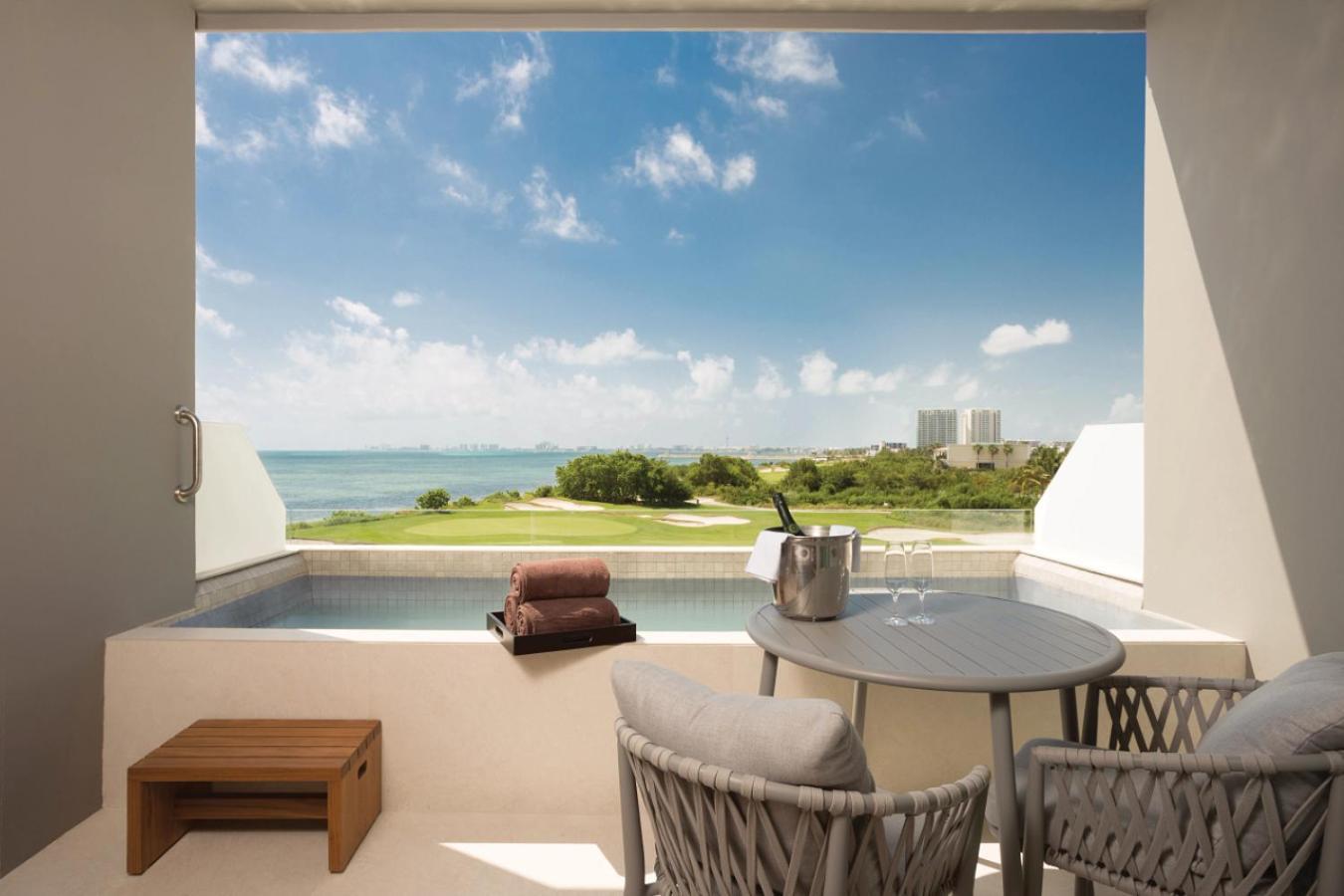 Vantage Club Crew Suite Ocean View Plunge Pool