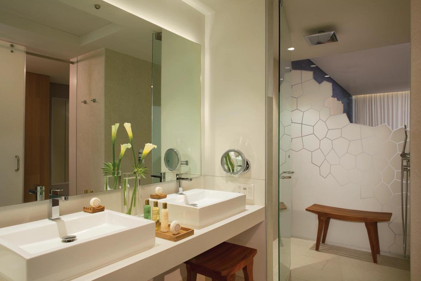 Deluxe Crew Suite golf and Ocean View